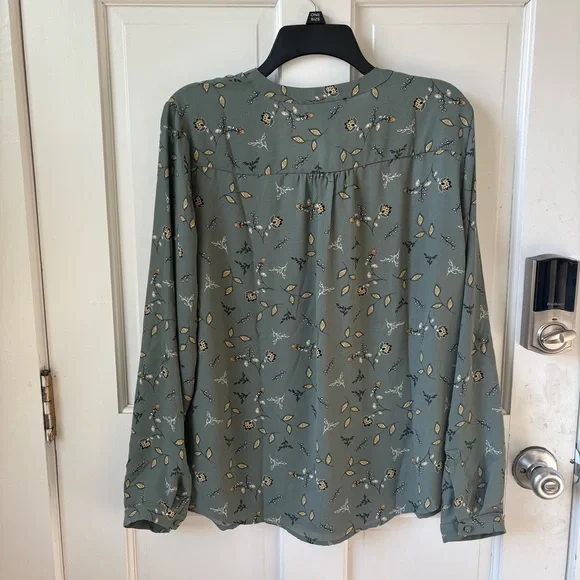 Hawthorn NWT Sage Green Floral Printed Long Sleeve Blouse Size L - Picture 4 of 4